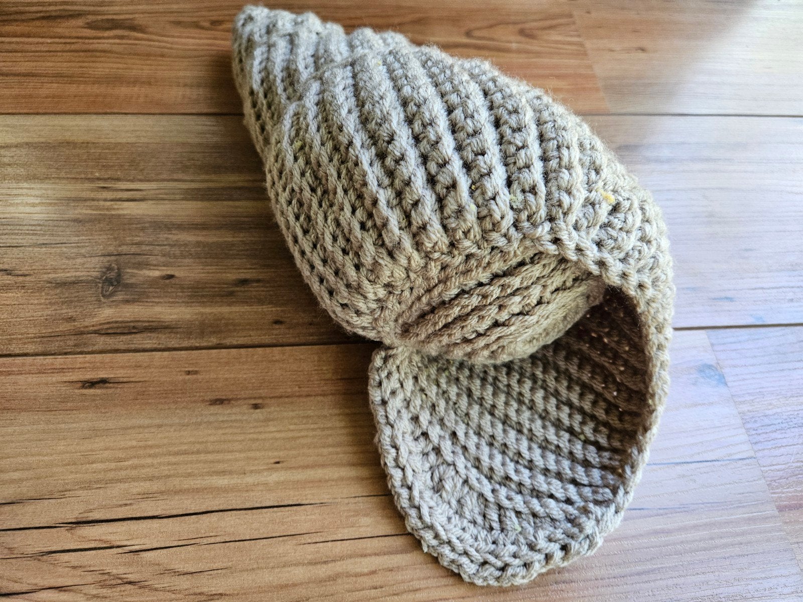 Gehaakt penhoorn schelp kussen - Uniek en decoratief, Beige, Nieuw, Ophalen of Verzenden, Sierkussen