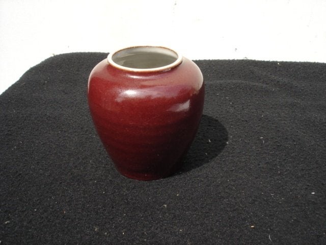 Vintage Oxblood/ sang de boeuf vaasje "Atelier de steenuil", Ophalen of Verzenden