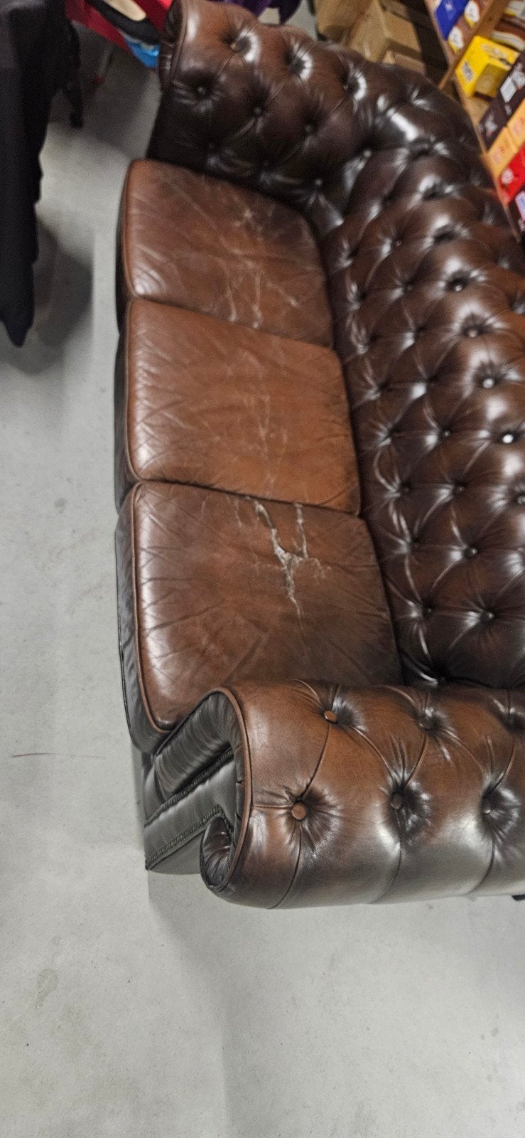 Chesterfield 3-zitsbank - Bruin (kunst)leer, Huis en Inrichting, Ophalen, Gebruikt, Chesterfield, Klassiek, Vintage, Driepersoons