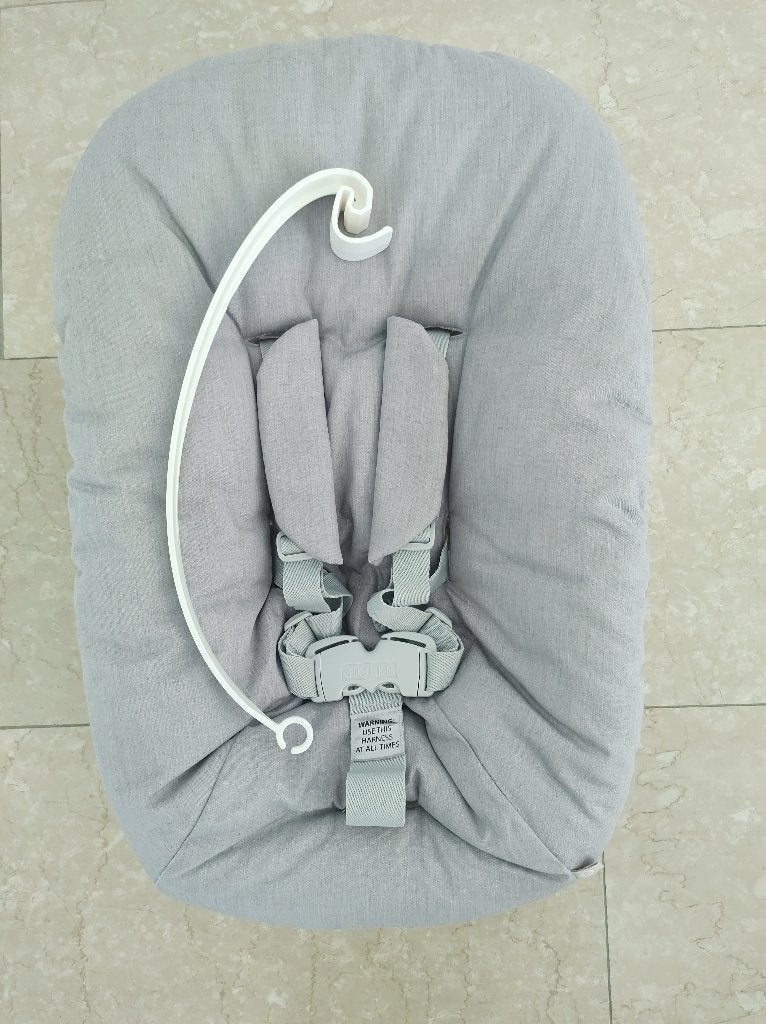 Stokke Newborn met speelgoedhanger ZGAN en helemaal schoon., Ophalen of Verzenden, Zo goed als nieuw, Overige typen, Gordel(s)