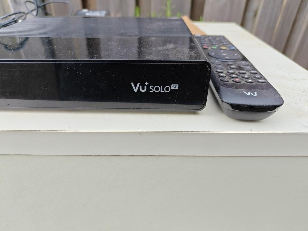 VU+ Solo SE V2 satellietontvanger met afstandsbediening, Ophalen of Verzenden, Gebruikt, Decoder