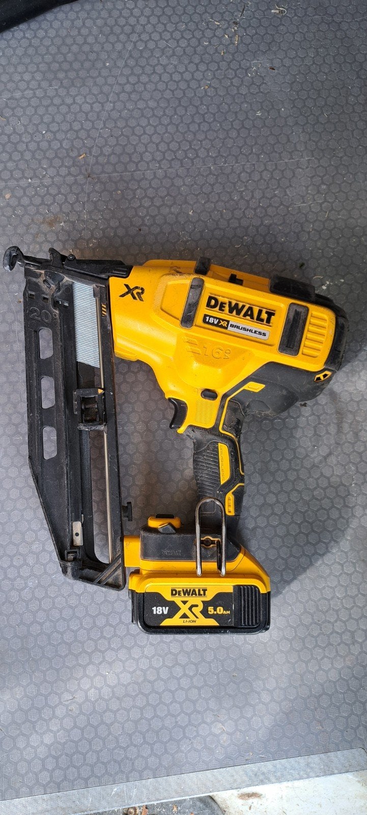 DeWalt 18V XR Brushless Spijkermachine DCN660