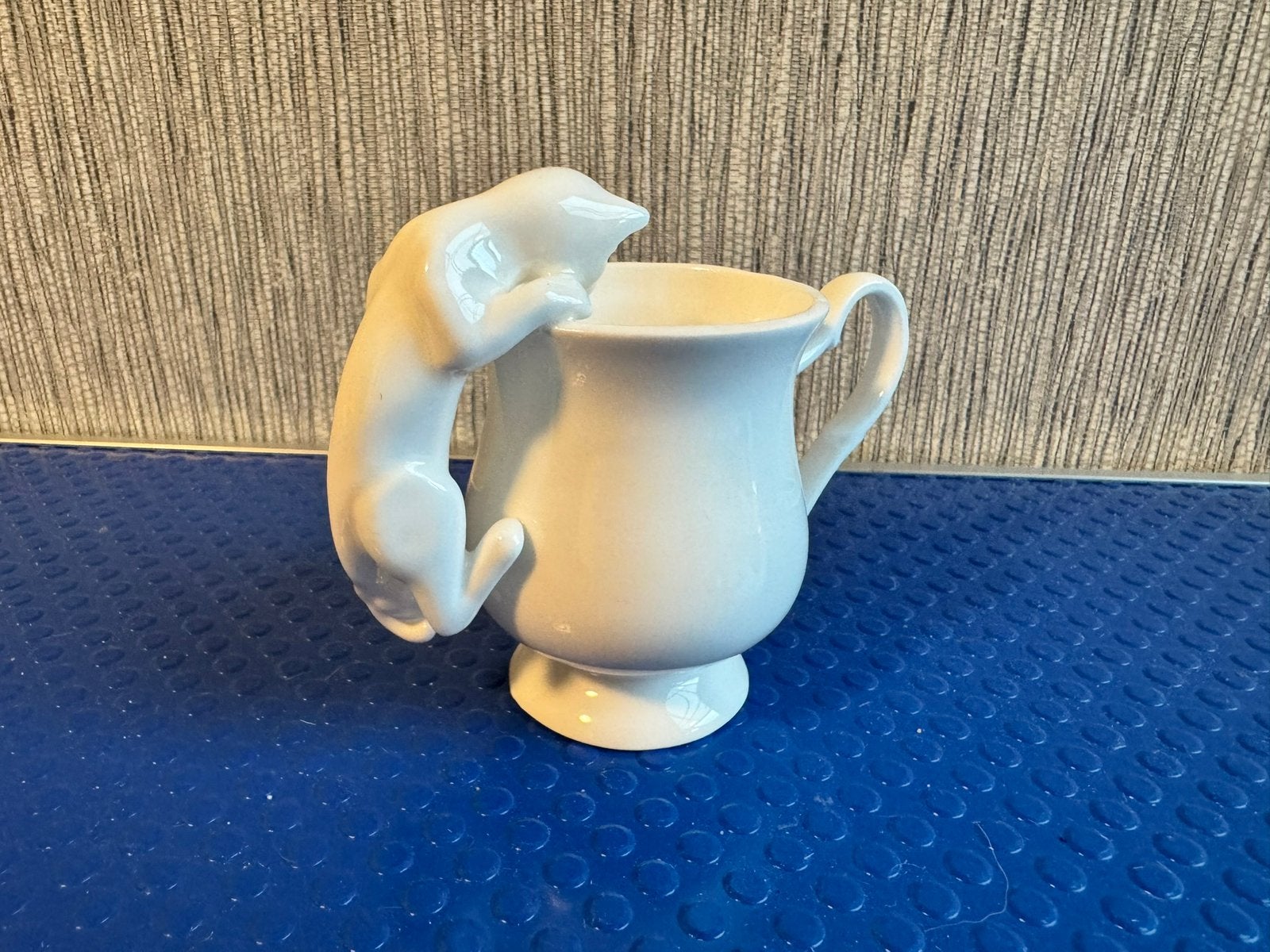 Vintage witte verrassingsmok met klimmende kat en muis, Antiek en Kunst, Ophalen of Verzenden
