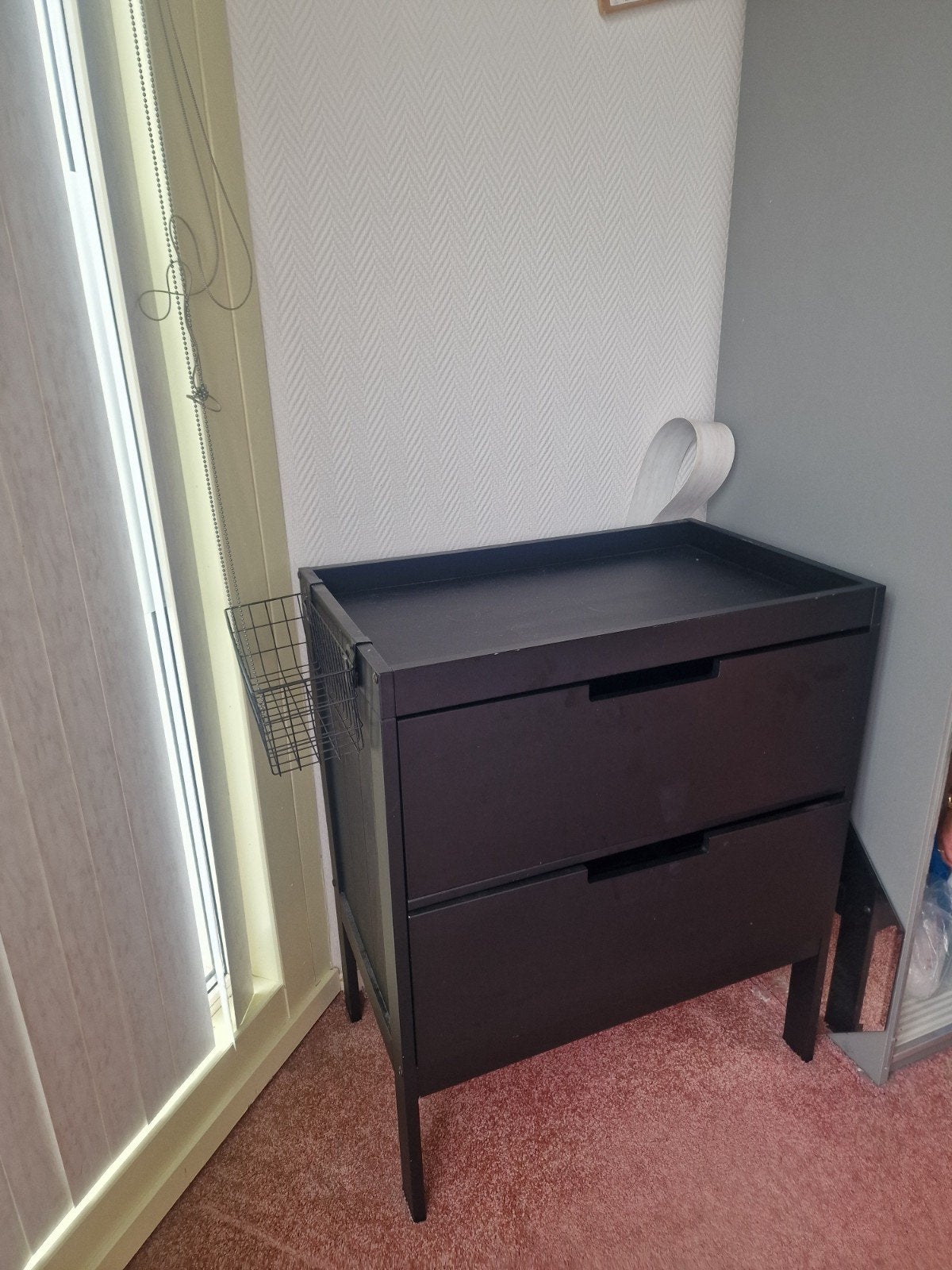 Donkerbruine ladekast met 2 laden en vakverdeling, Huis en Inrichting, Kasten | Ladekasten, Gebruikt, 100 tot 150 cm, 50 tot 100 cm