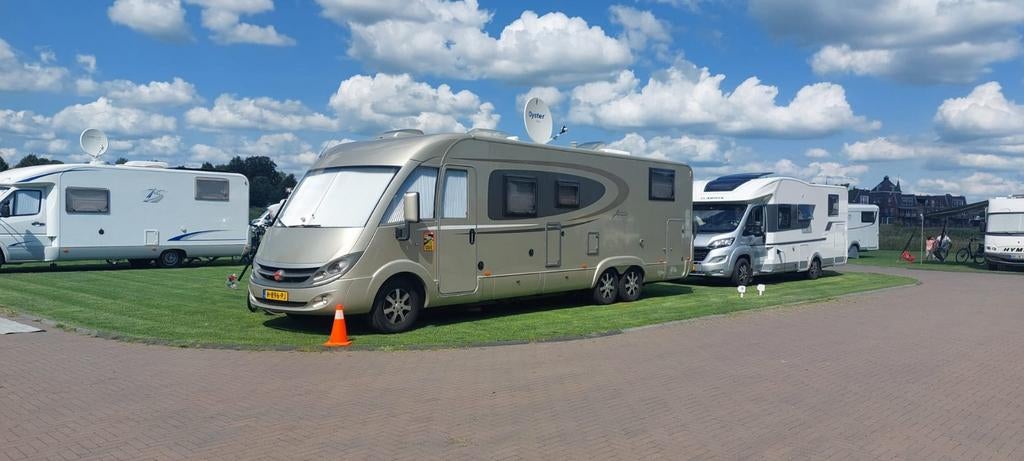 Burstner Aviano I 875, Caravans en Kamperen, Integraal, Fietsendrager, Vloeistofverwarming, Particulier