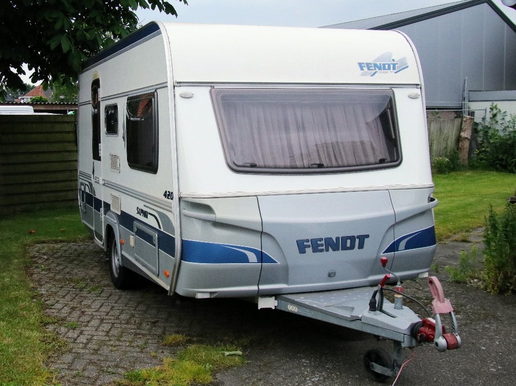 Fendt caravan 420, Caravans en Kamperen, Caravans, Particulier, tot en met 4, 750 - 1000 kg, Treinzit, Fendt, Dwarsbed, Vast bed