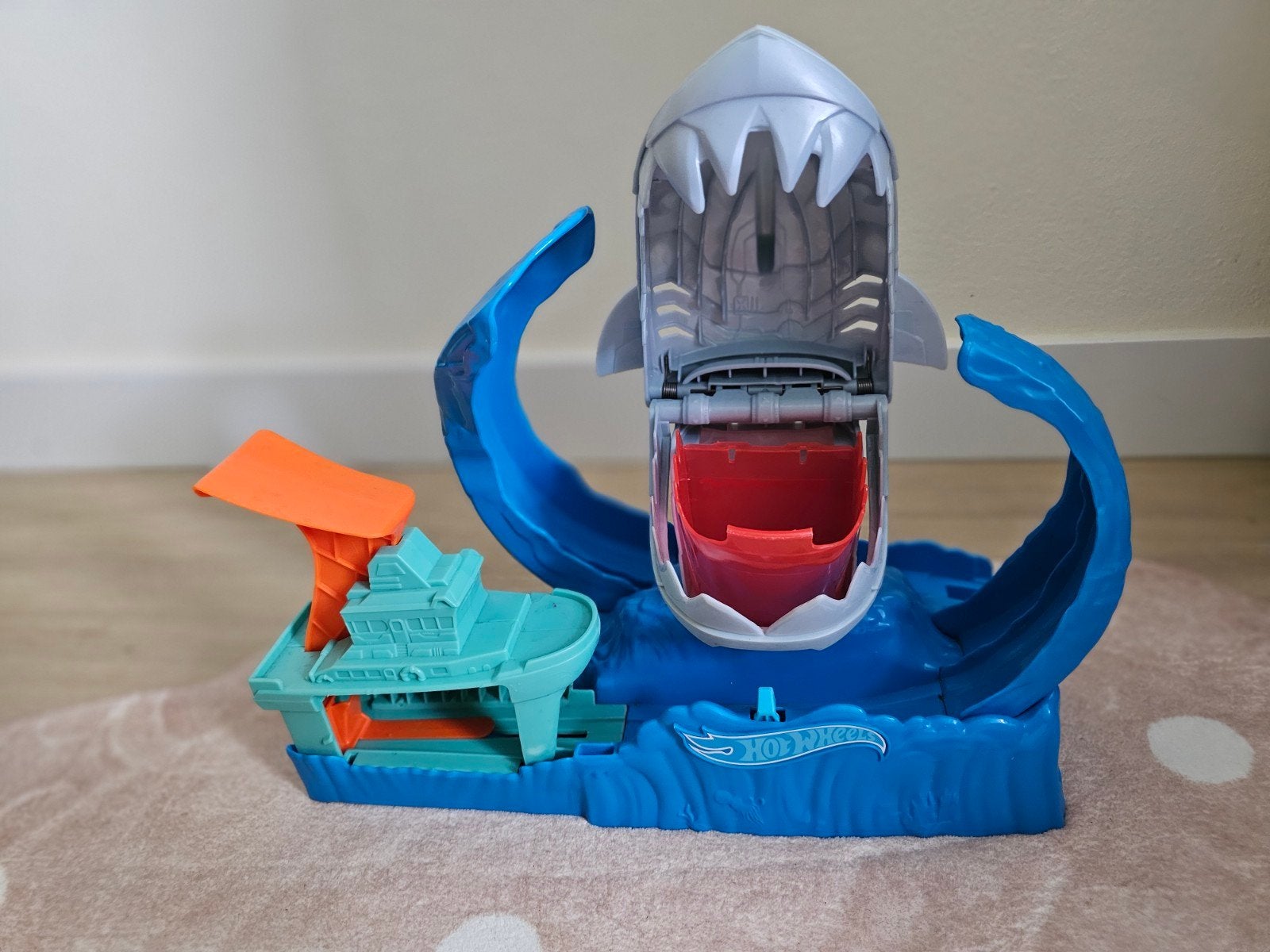 Hot Wheels Looping met Haai - Zo goed als nieuw, Ophalen of Verzenden