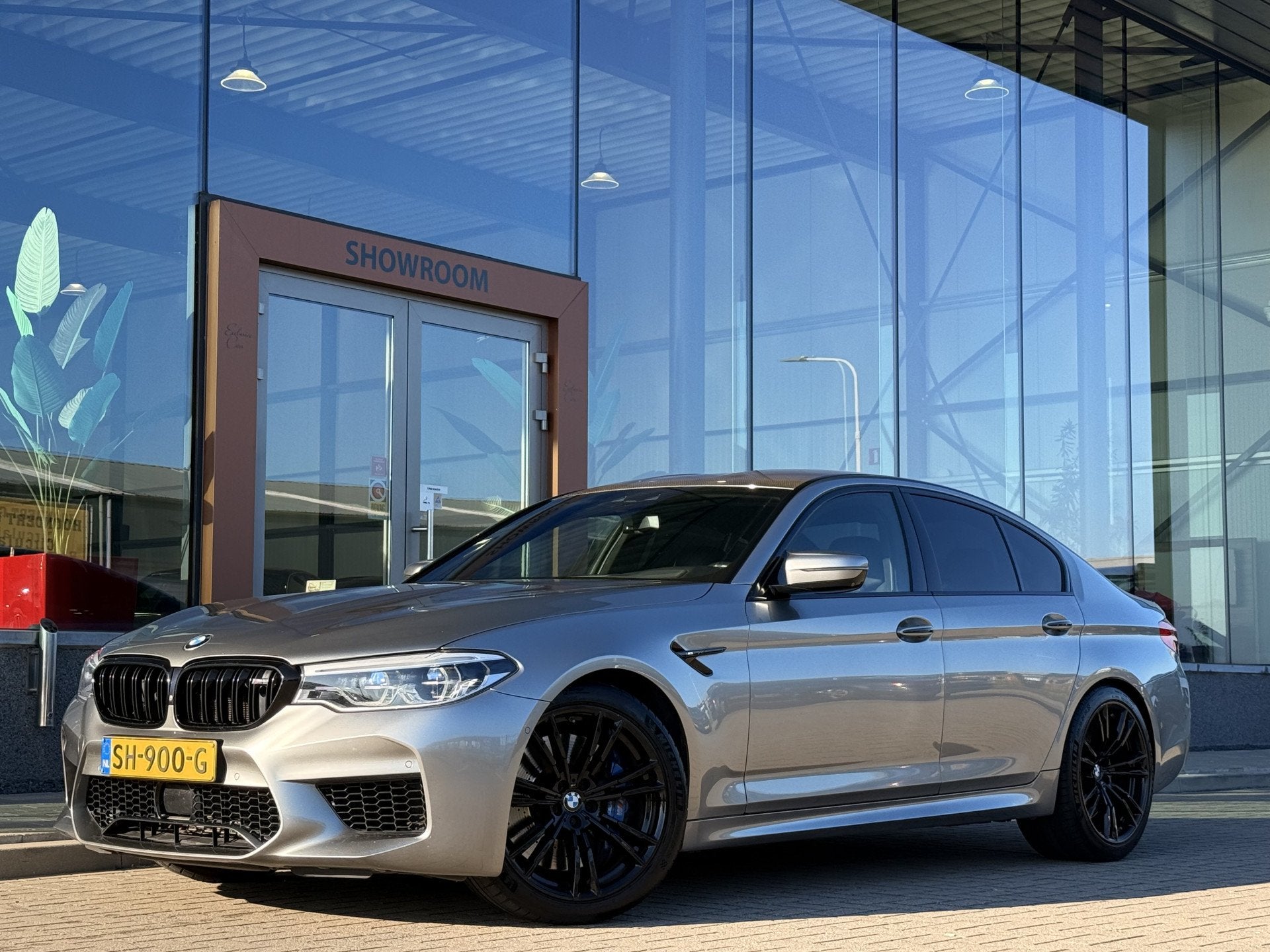 BMW 5 Serie M5 | B&W | Head-Up | Memory | Carbon | 360 | Rea, Auto's, Automaat, Gebruikt, 2000 kg, Bedrijf