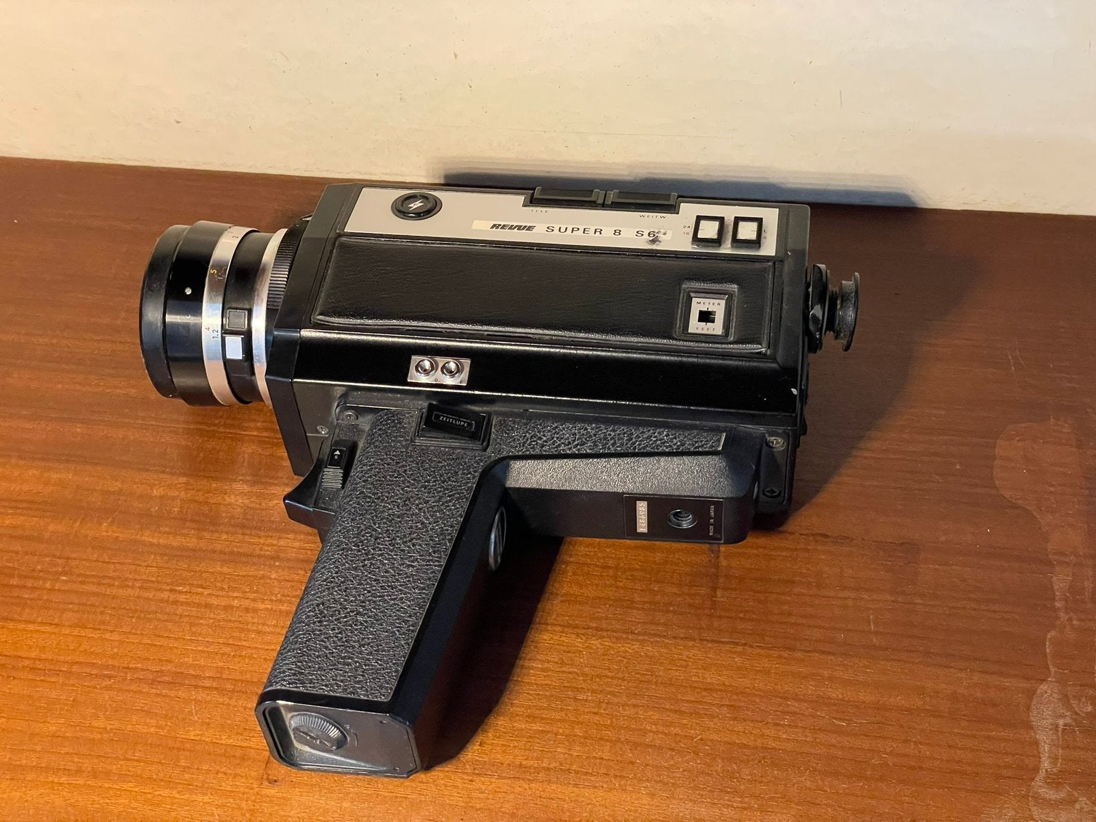 Revue Super 8 S6 camera + 2 Super 8 cartridges, Ophalen of Verzenden, 8mm