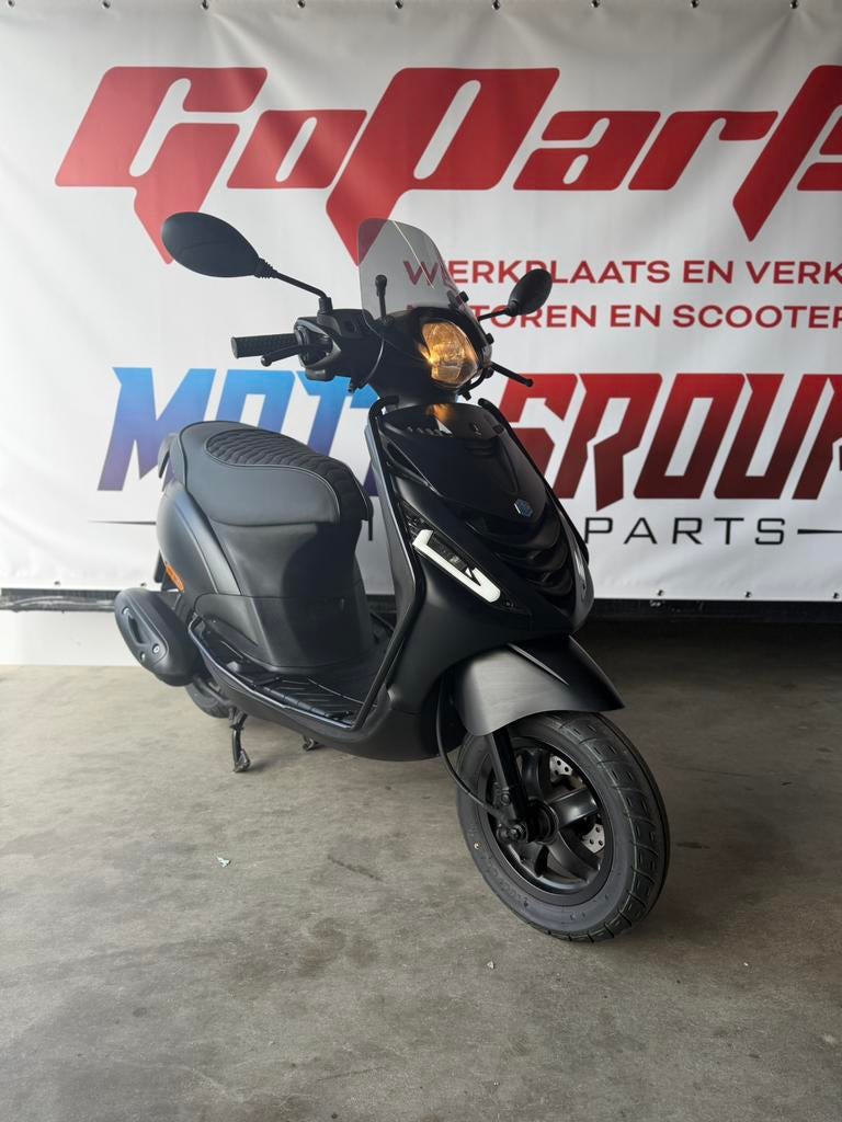 PIAGGIO ZIP 4T 3V BROM 2019 FULL OPTION MAT ZWART, Ophalen, Maximaal 45 km/u, Zip, Zo goed als nieuw