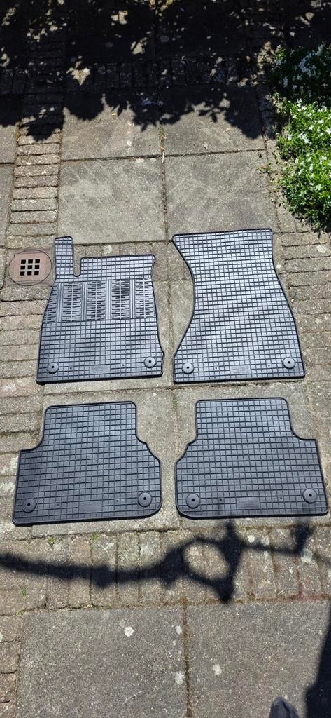 Audi A4 B8 rubber mattenset, Ophalen of Verzenden, Zo goed als nieuw