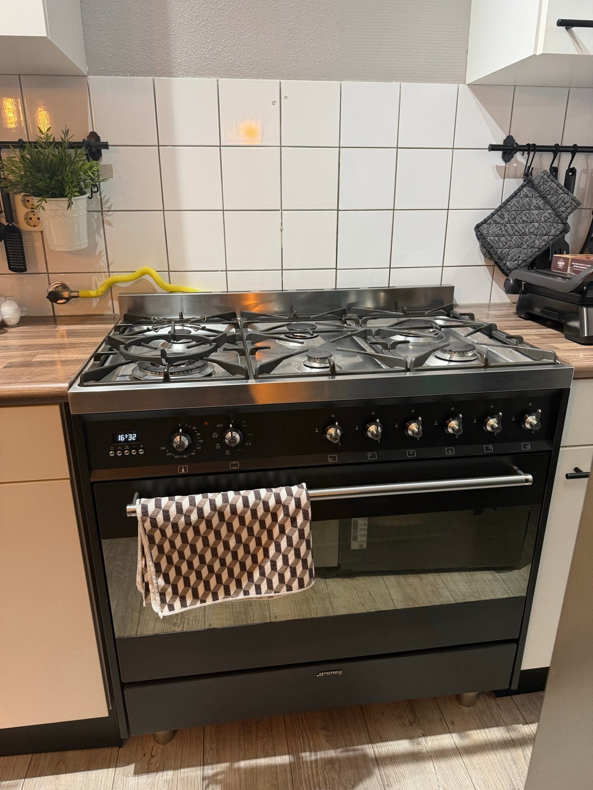 SMEG gasfornuis 90 cm – 6 pitten, wokbrander en grote oven, Ophalen, Gebruikt, 60 cm of meer, Grill