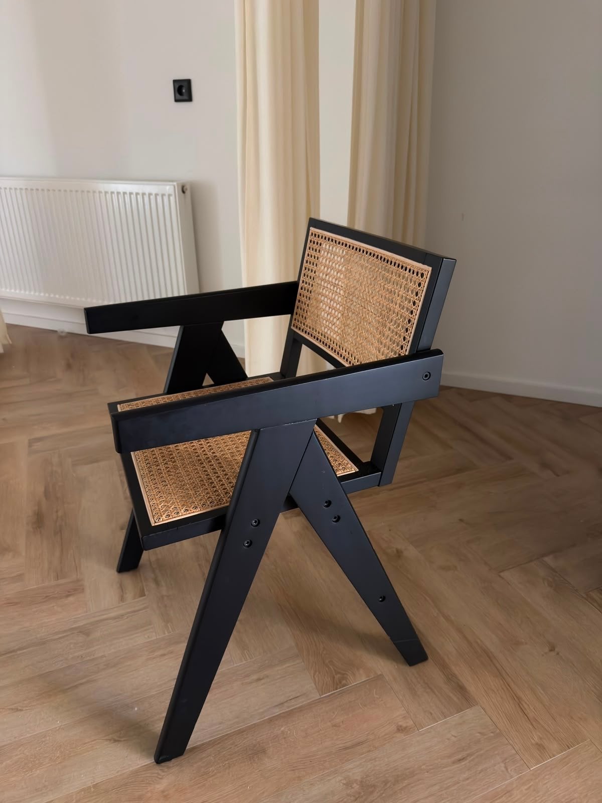 2x Zwarte stoelen met rotan zitting en rugleuning, Huis en Inrichting, Stoelen, Gebruikt, Twee, Zwart, Ophalen of Verzenden