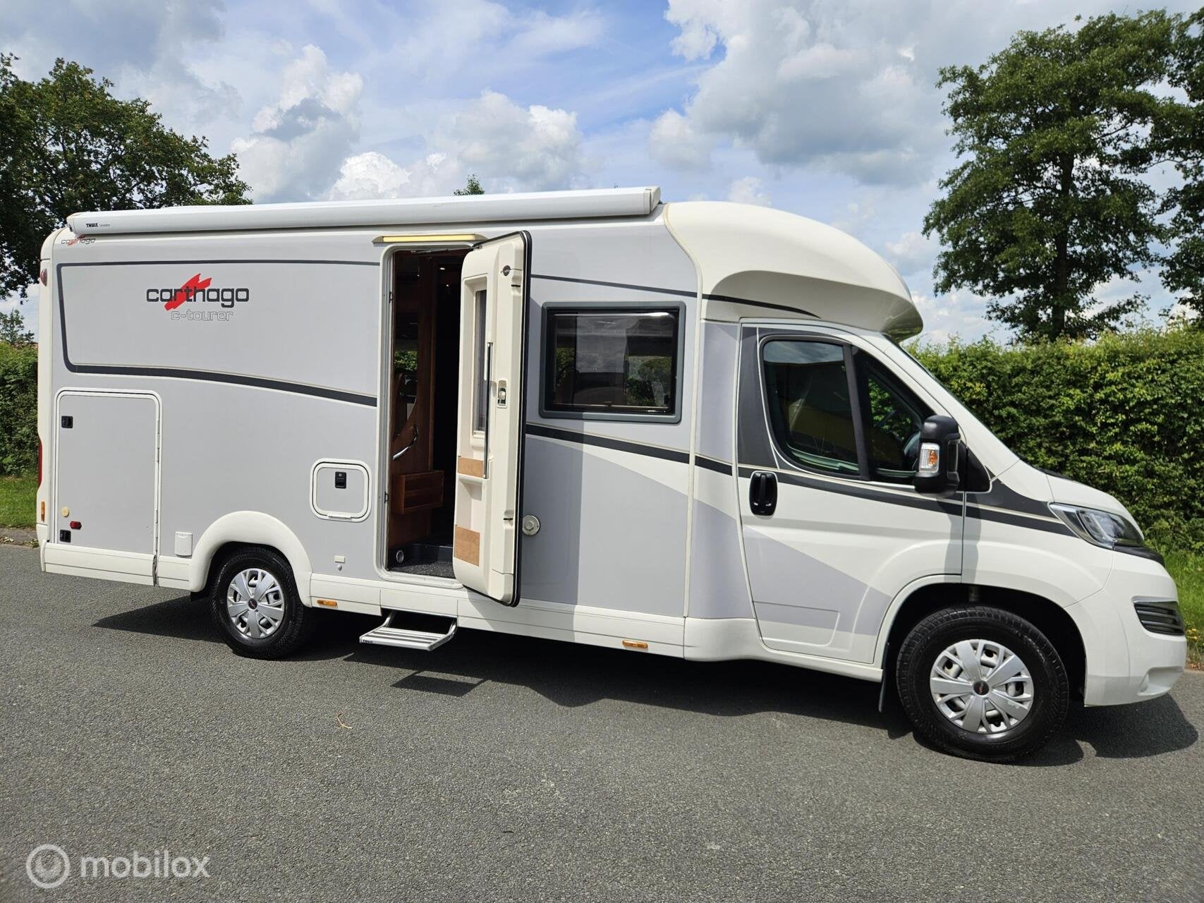 Carthago C-Tourer 145DB ☆Camera, 2x airco, Solar, Lpg☆, Caravans en Kamperen, Overige merken, Airbags, 6 tot 7 meter, Bedrijf
