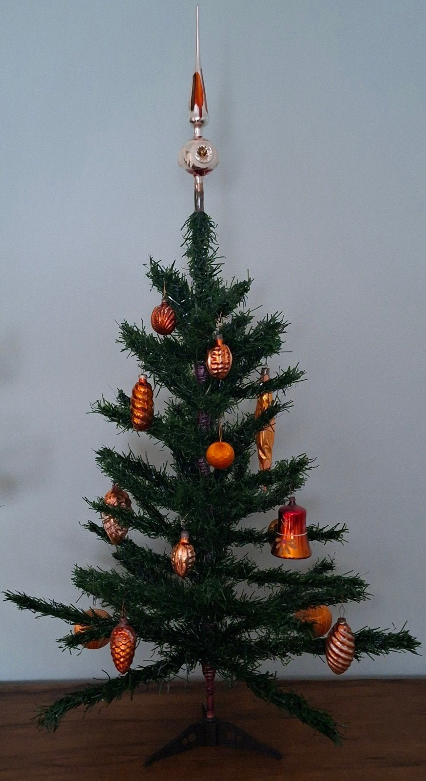 vintage cellofaan kerstboom oranje kerstbal figuren en piek, Ophalen, Gebruikt