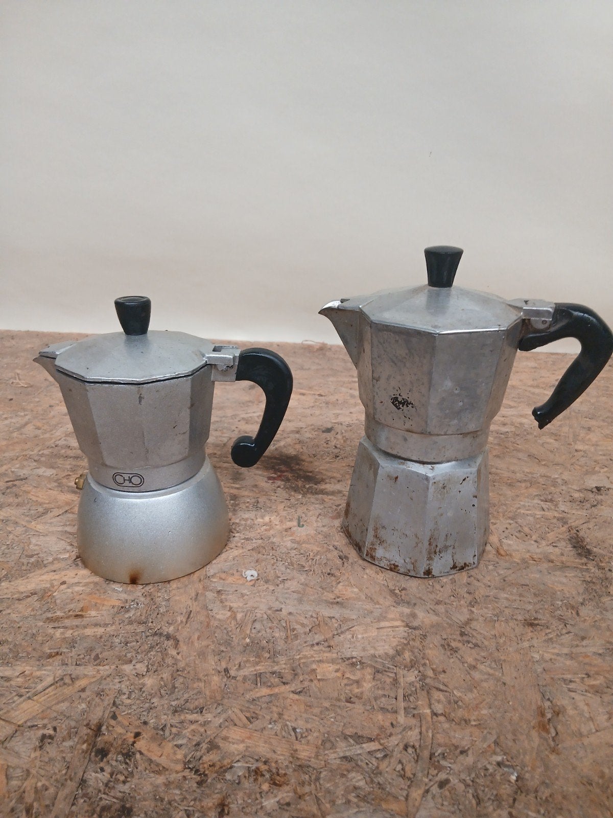 Set van 2 vintage aluminium percolators, 19 en 16 cm hoog, Huis en Inrichting, Zilver, Ophalen of Verzenden, Metaal, Overige typen