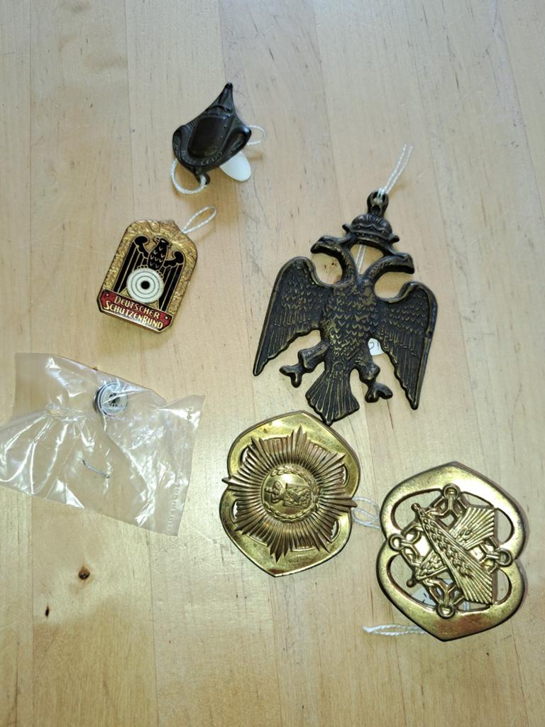 Verzameling emblemen militair, Boeken, Ophalen of Verzenden, Voor 1940, Landmacht
