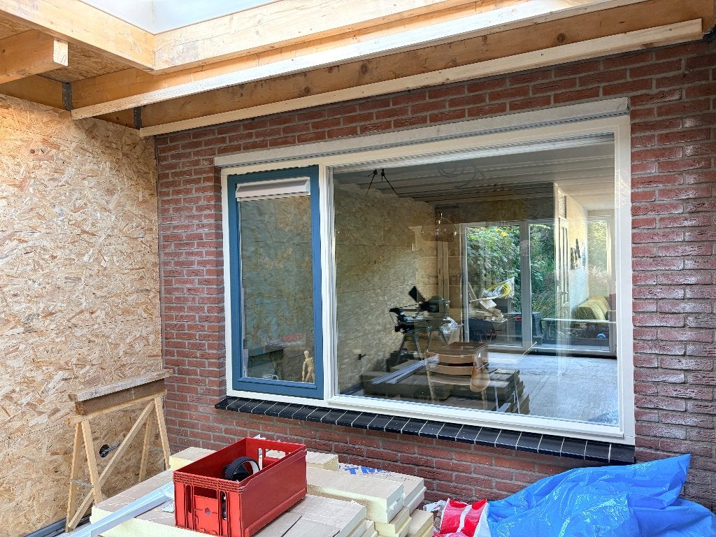 Hout raamkozijn met uitzetraam & ventilatie – 260 x 162,5 cm, Ophalen, Gebruikt, 150 tot 225 cm, Inclusief glas