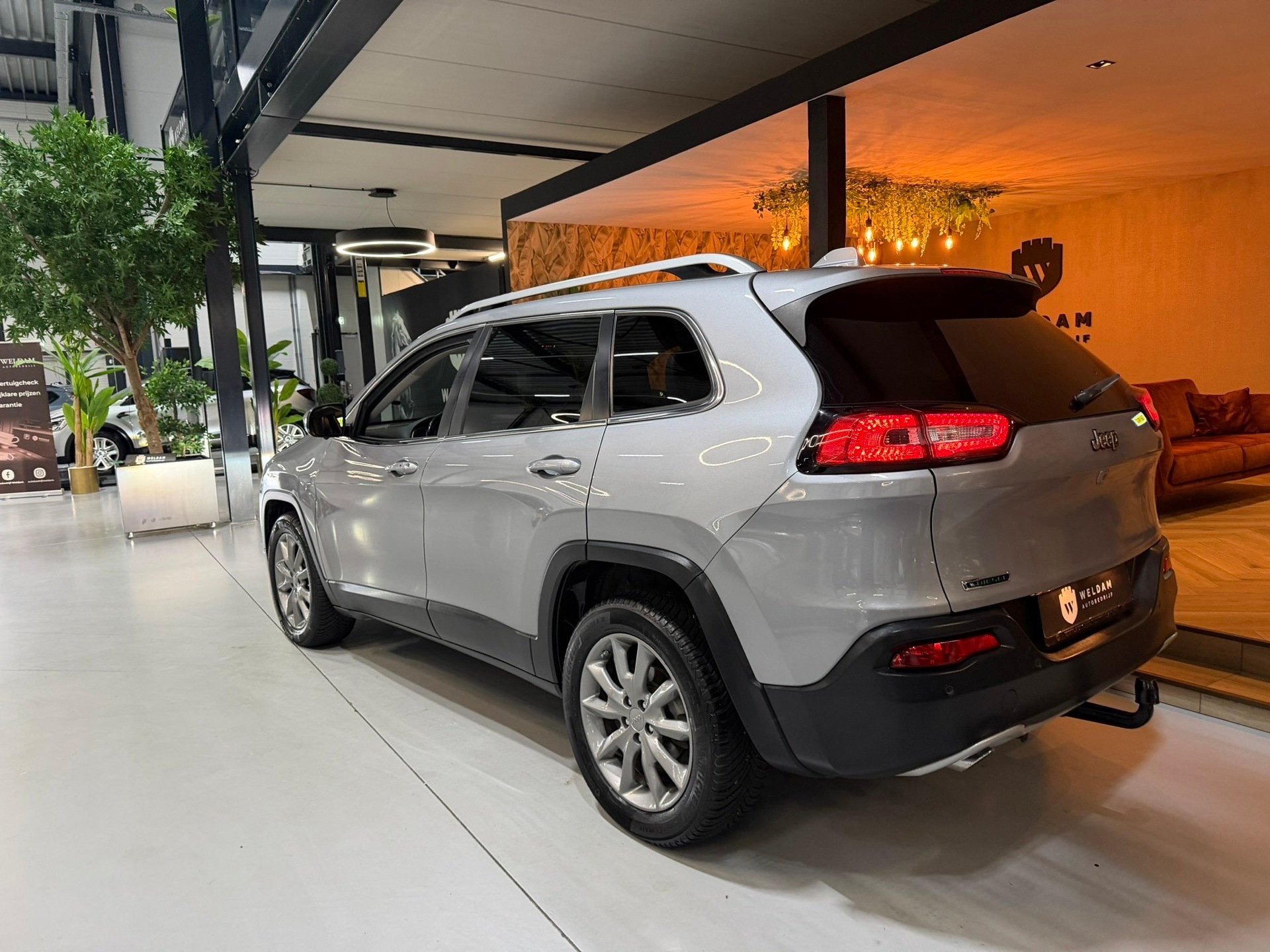 Jeep Cherokee 2.0 Limited 140PK Garantie |Pano|Trekhaak|Keyl, Auto's, Voorwielaandrijving, Euro 5, 450 kg, Met garantie (alle)