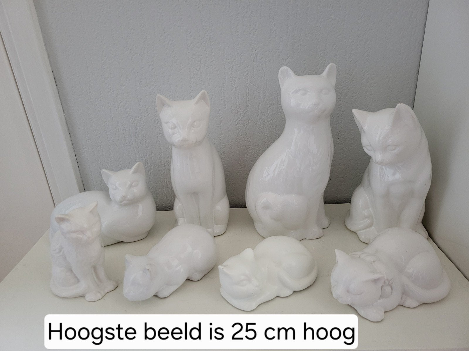 Set van 8 witte kattenbeeldjes - Keramiek, Ophalen of Verzenden, Zo goed als nieuw, Dier