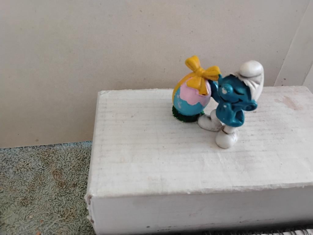 VINTAGE  SMURF  MET VERSIERD PAASEI  1984, Ophalen of Verzenden