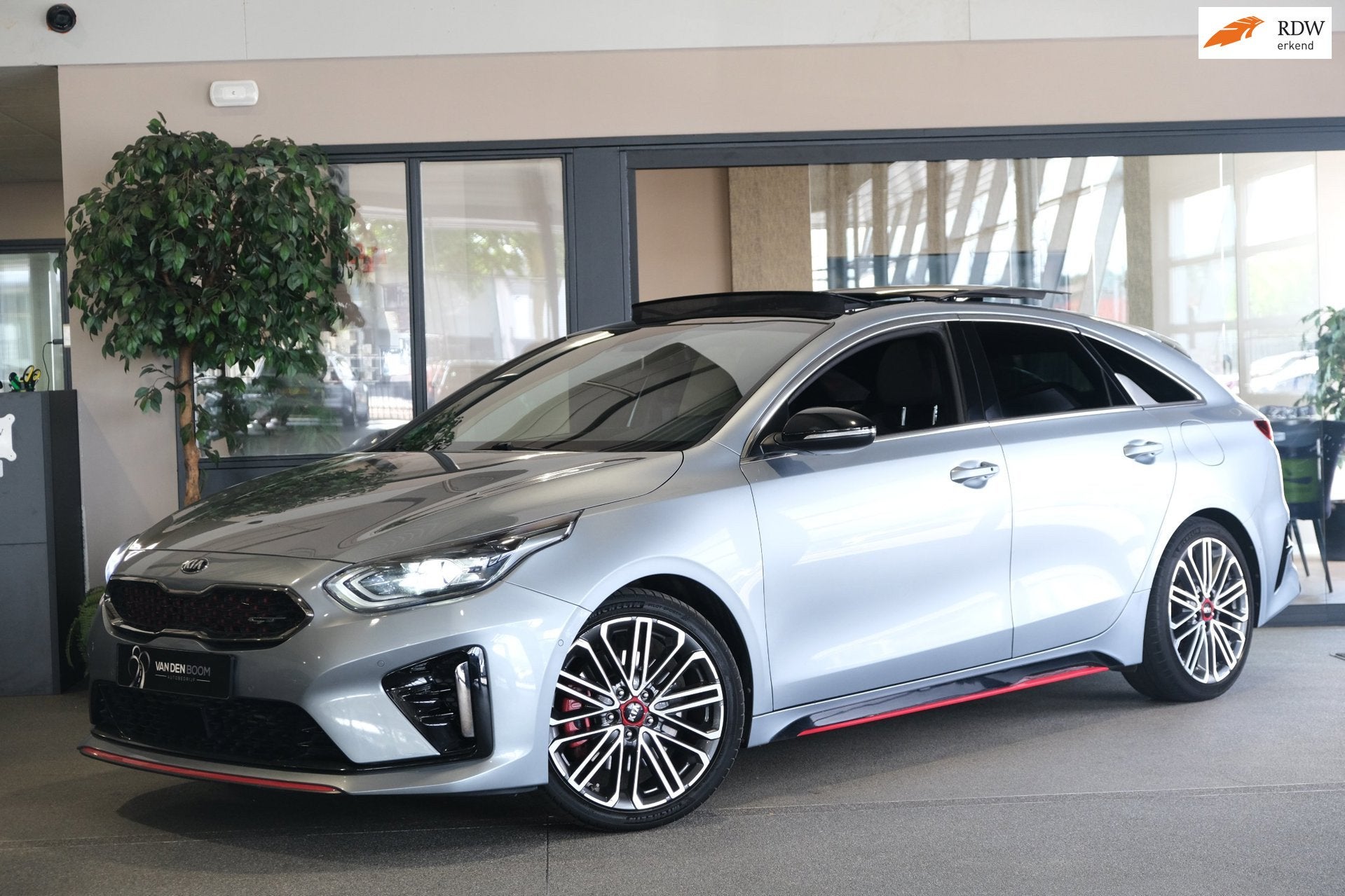 Kia ProCeed 1.6 T-GDI GT AUT 204PK Pano Trek Navi Leder Led, Auto's, Kia, 15 km/l, Gebruikt, 4 cilinders, Origineel Nederlands