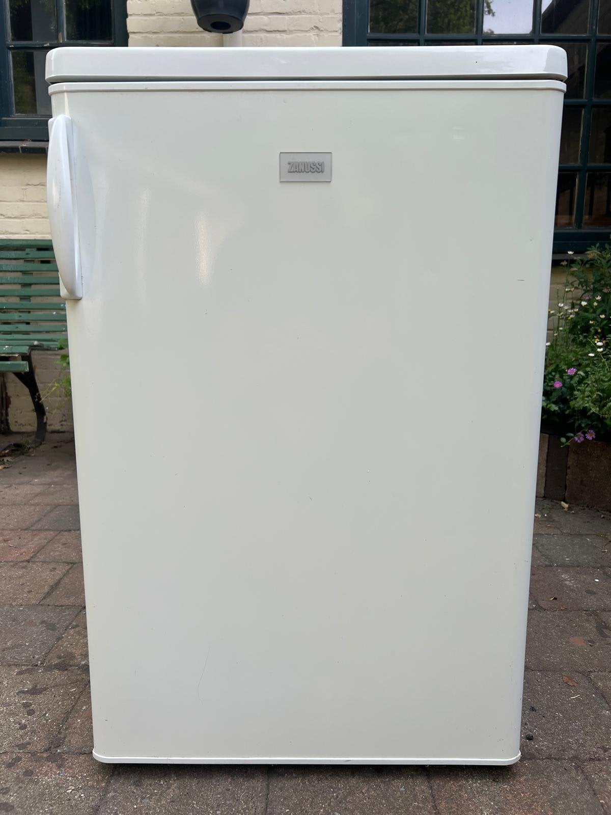 Zanussi koelkast ZRG616CW – netjes en zuinig, Minder dan 75 liter, Ophalen, Zonder vriesvak