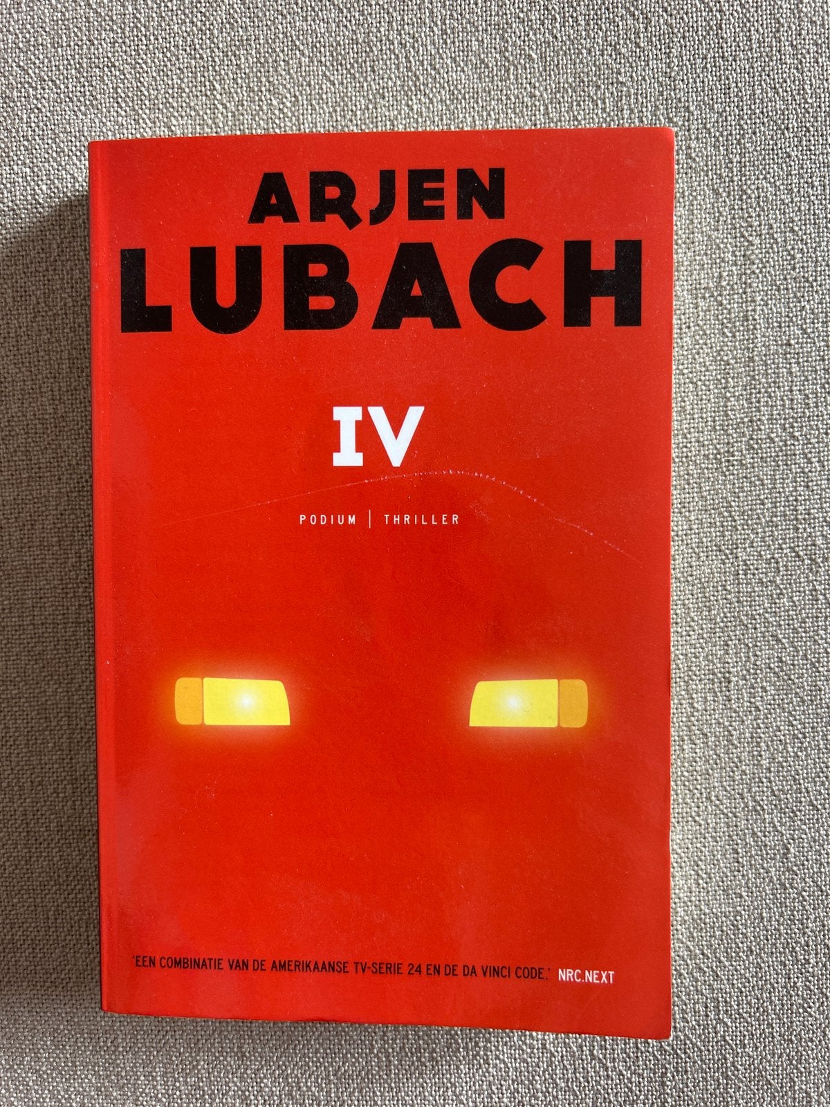 Arjen Lubach - IV (Thriller), Ophalen of Verzenden, Gelezen, Nederland