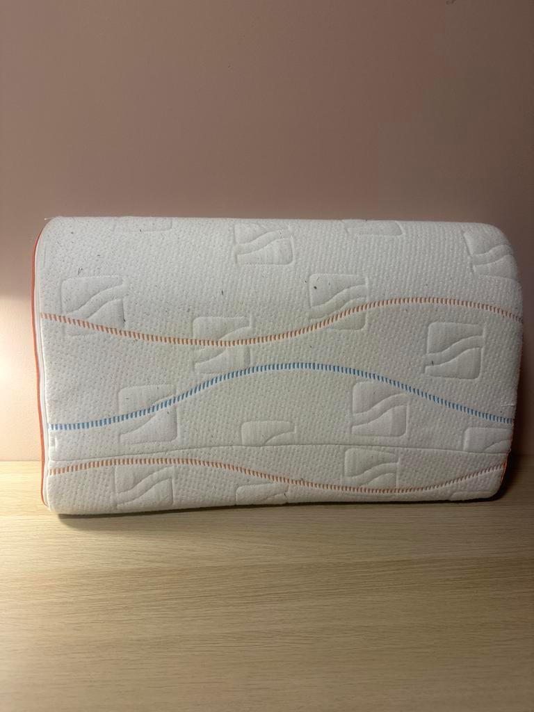 Mline kussen (oranje), Ophalen, Gebruikt, Oranje, Rechthoekig