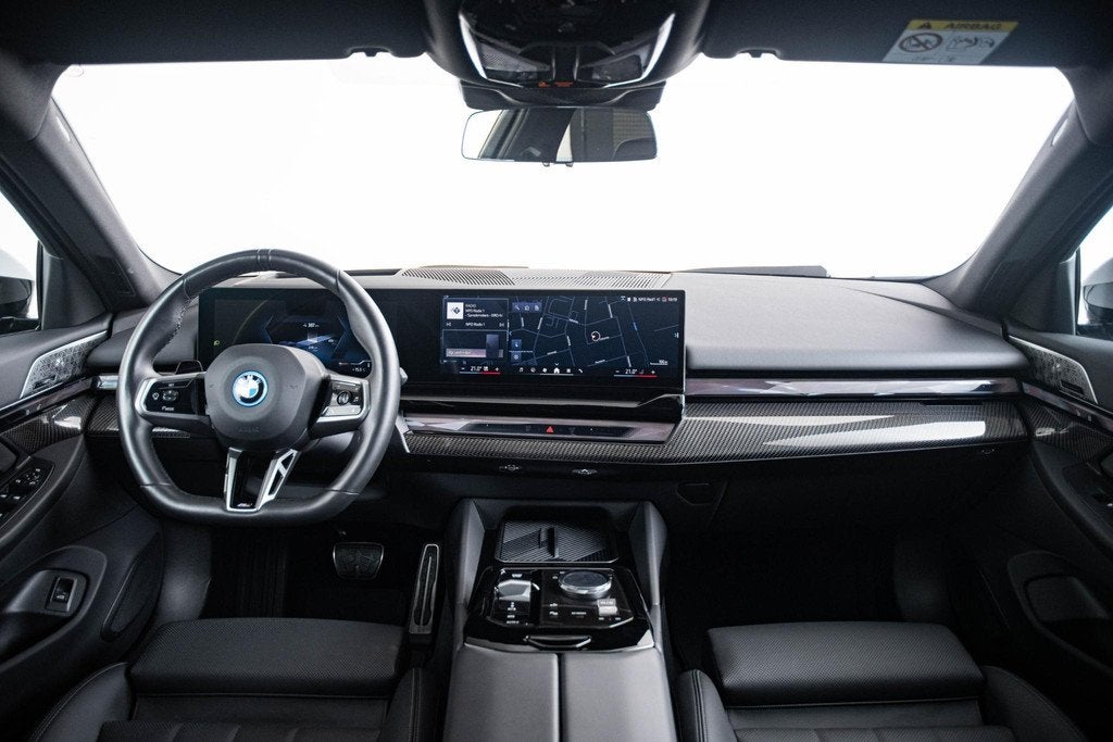 BMW i5 Touring eDrive40 M Sport Edition 84 kWh Trekhaak - B&, Auto's, BMW, Automaat, 12 maanden, Achterwielaandrijving, Zwart
