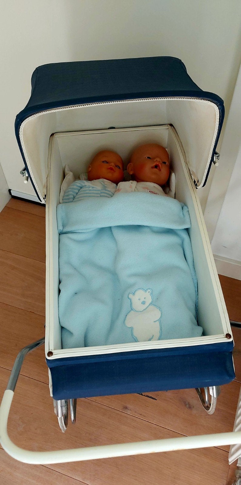 Vintage poppenwagen blauw/wit - Lengte 70cm, Ophalen of Verzenden, Gebruikt, Overige merken