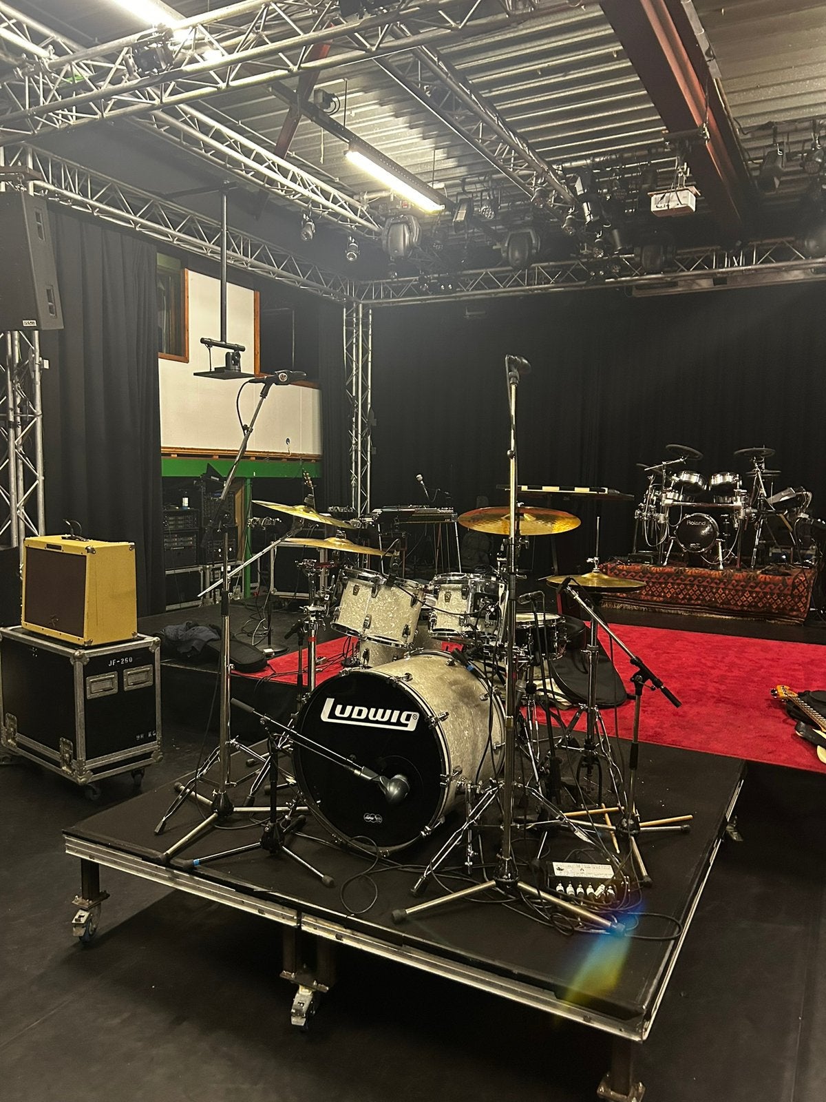 Band “Never Ends” zoekt drummer!, Contacten en Berichten