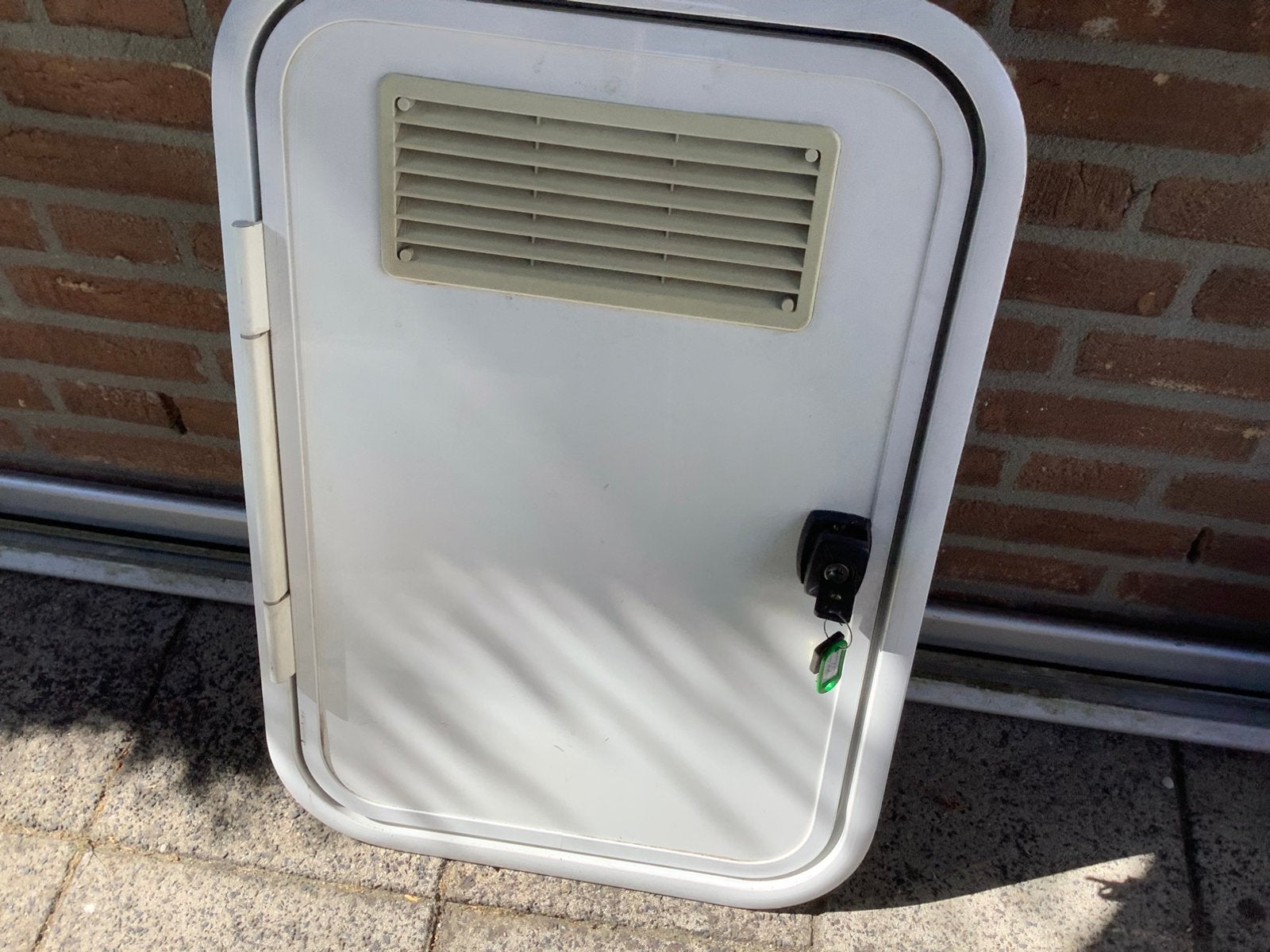 Bagageluik compleet met slot 45,00, Caravans en Kamperen, Caravan accessoires, Ophalen, Zo goed als nieuw