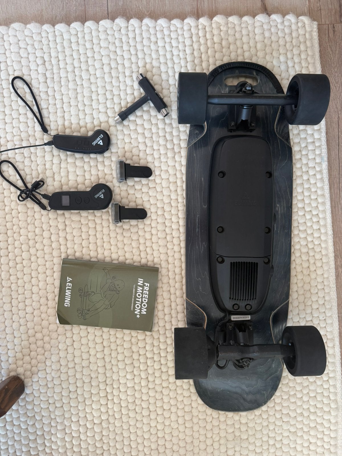 Elwing Liten 2 elektrisch skateboard Inc 2 remote & 2 wielen, Sport en Fitness, Ophalen of Verzenden, Gebruikt, Skateboard