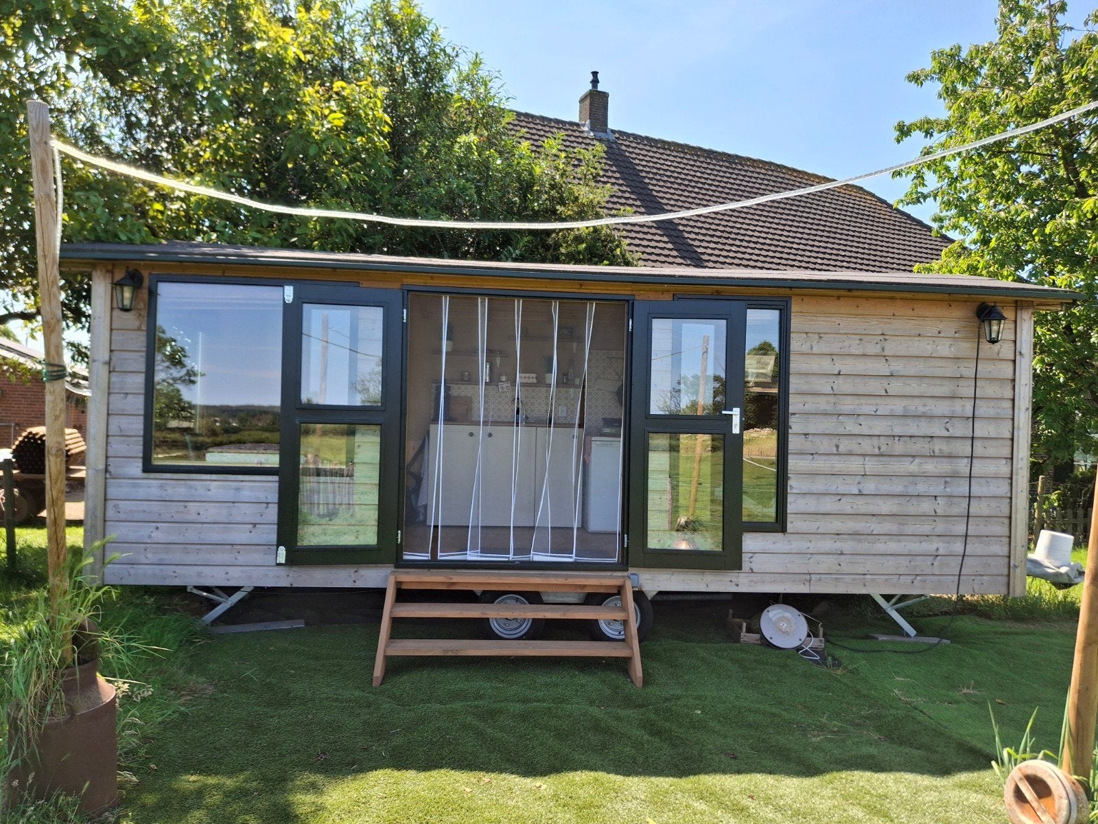 Tuinhuis op wielen . 3 jaar oud. Gebouwd op nieuw onderstel., Tuin en Terras, Tuinhuizen, Ophalen, 200 tot 400 cm, 3 ramen of meer