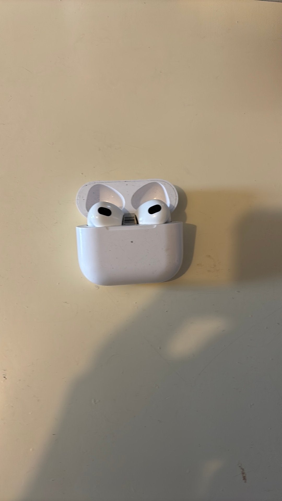 Apple airpods 3 lees beschrijving, Gebruikt, Ophalen of Verzenden, Apple, In oorschelp (earbud)