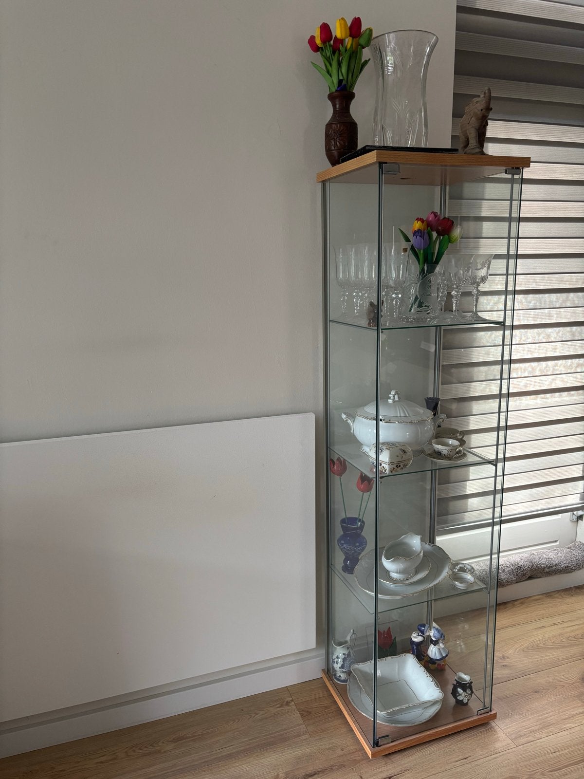 Glazen vitrinekast met houten boven- en onderkant, Ophalen, Met plank(en), Minder dan 50 cm, Gebruikt