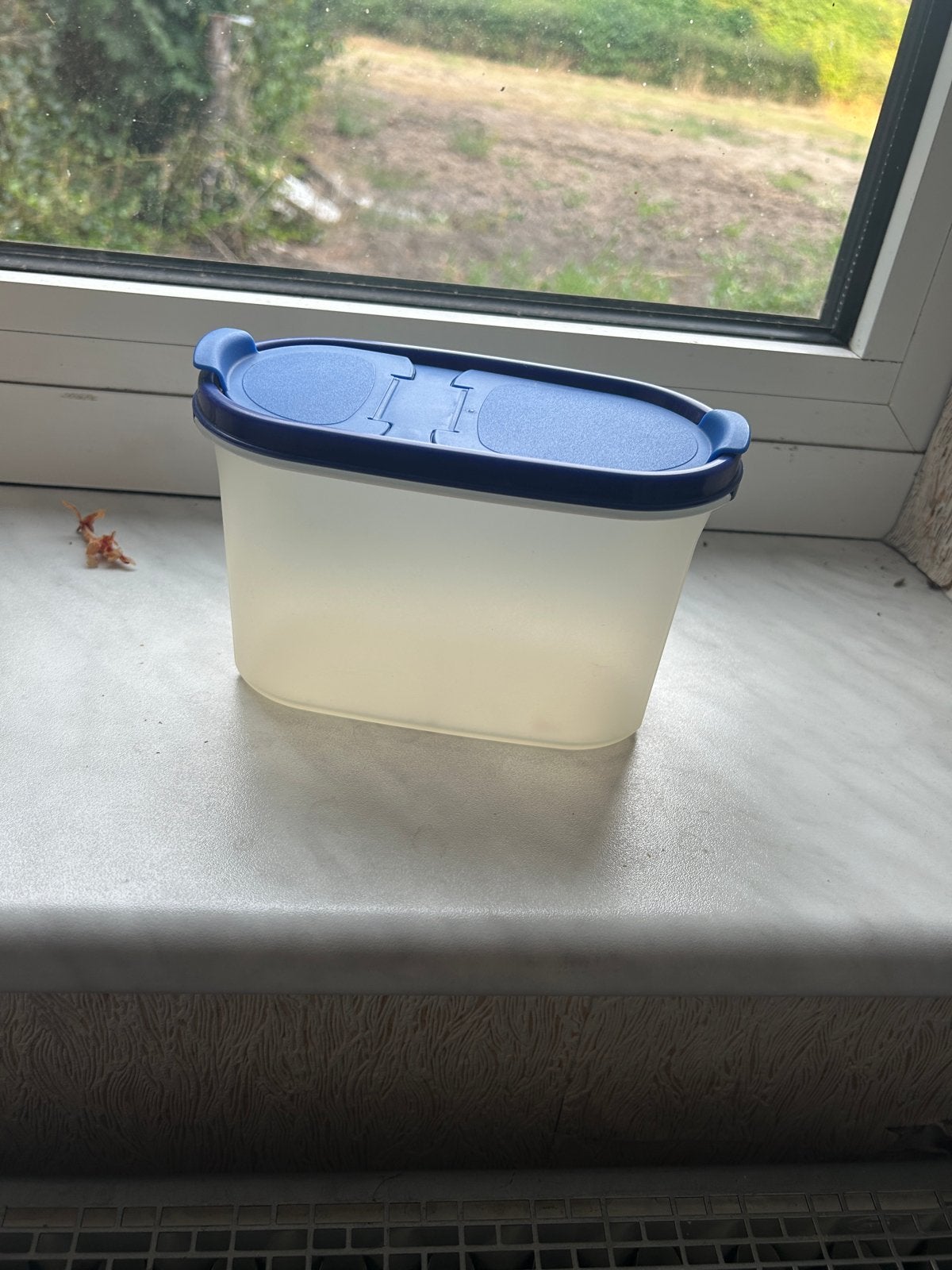 Tupperware bewaardoos met blauw deksel, Huis en Inrichting, Keuken | Tupperware, BPA-vrij, Gebruikt, Bewaardoos, Blauw