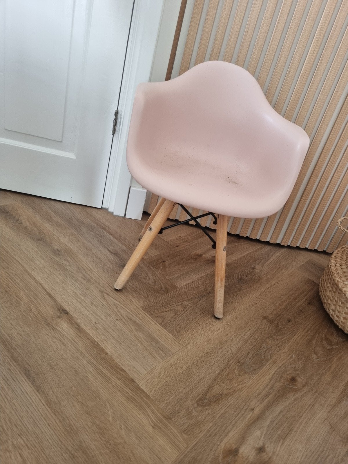 Roze kinder kuipstoel, Huis en Inrichting, Stoelen, Hout, Gebruikt, Overige kleuren, Ophalen of Verzenden