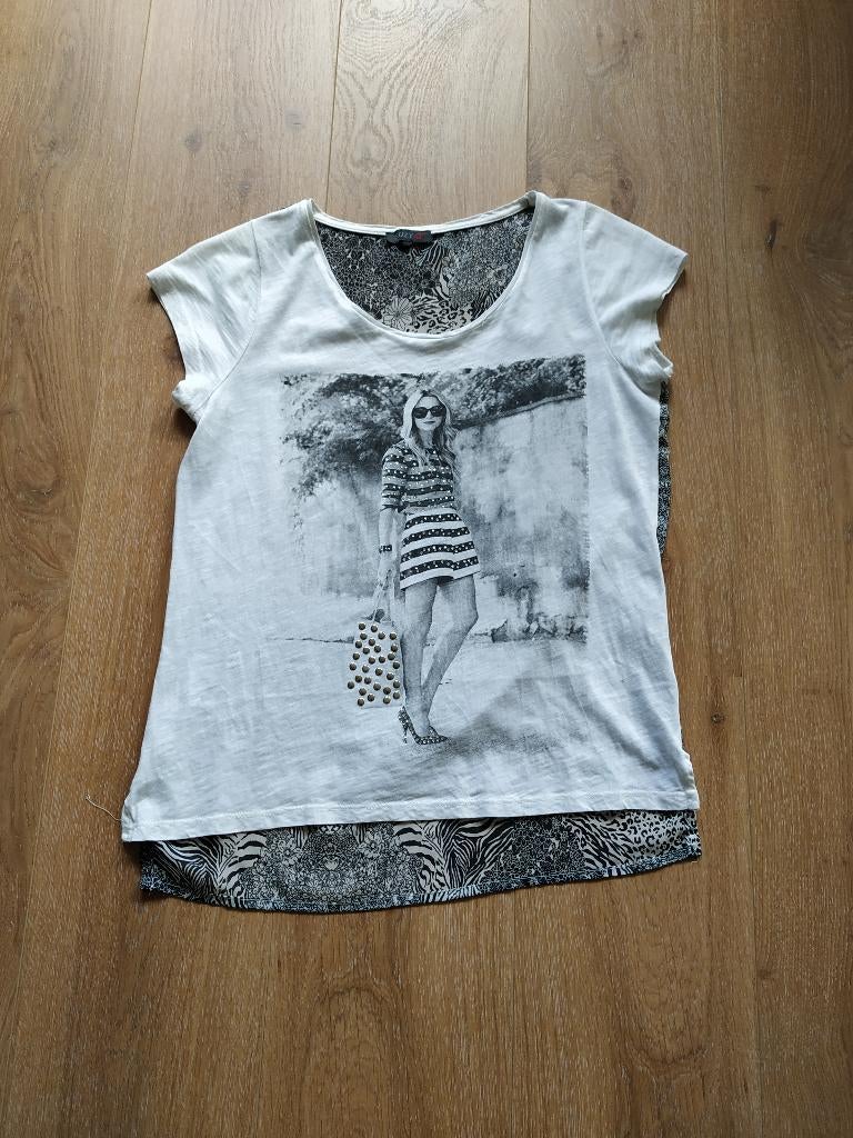 maat S sportief wit/zwart bedrukt shirt merk Suzy Q, Verzenden, Wit, Suzy Q, Zo goed als nieuw
