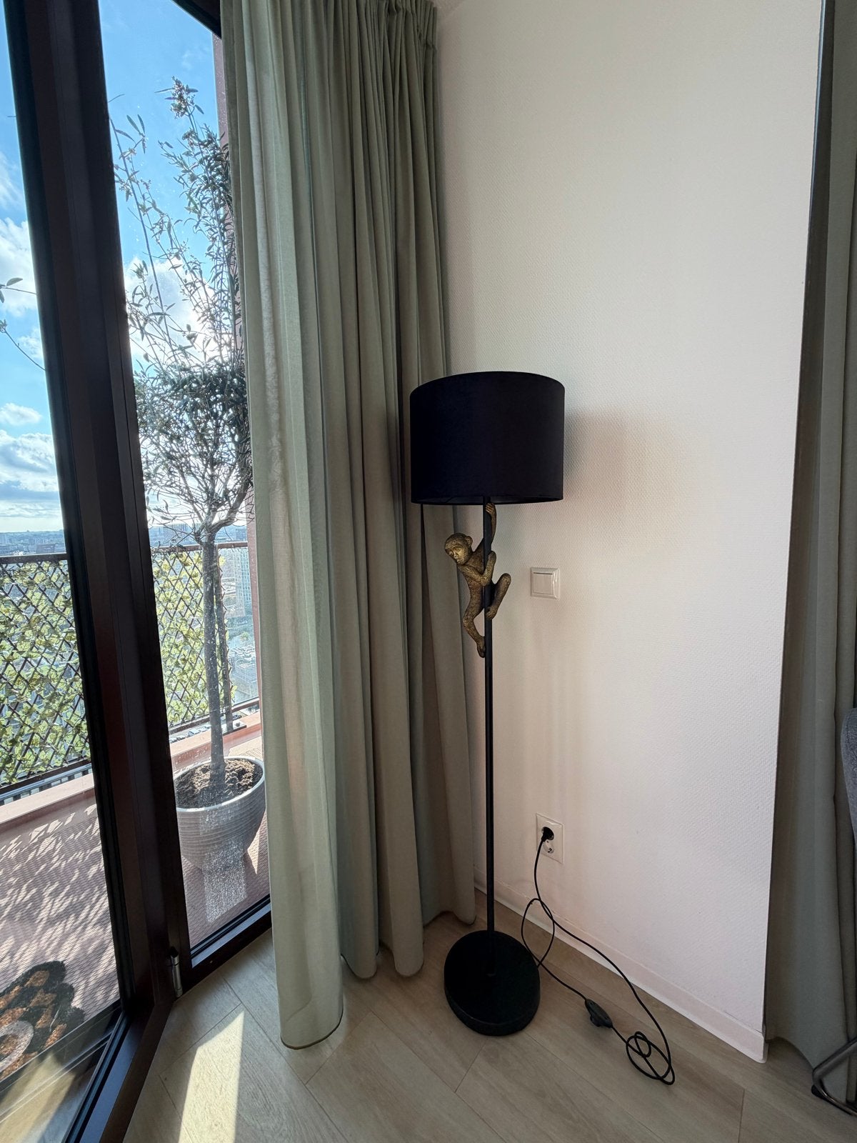 Unieke vloerlamp Extravaganza met gouden aap - Modern design, Ophalen, Zwart, Zo goed als nieuw, Metaal