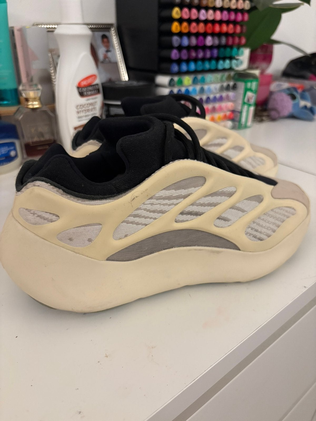 Yeezy 700 V3, Ophalen, Gedragen, Zwart, Overige typen