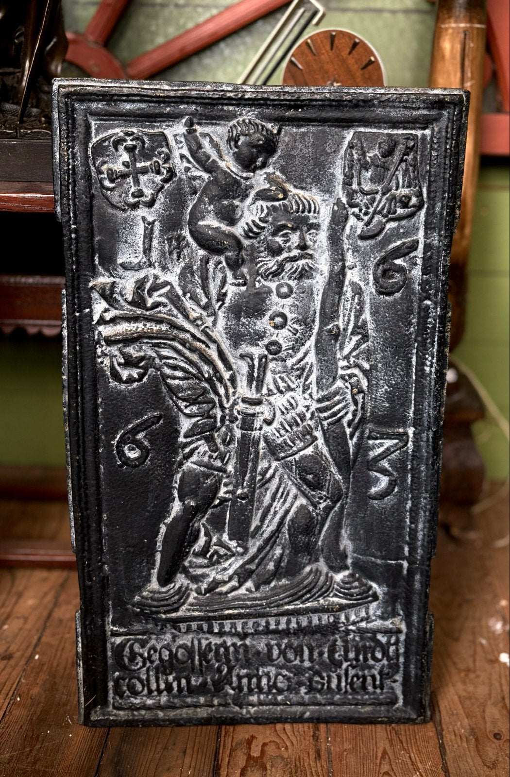 Antieke gietijzeren haardplaat – Sint-Christoffel – 1663, Ophalen of Verzenden, Zo goed als nieuw, Overige soorten