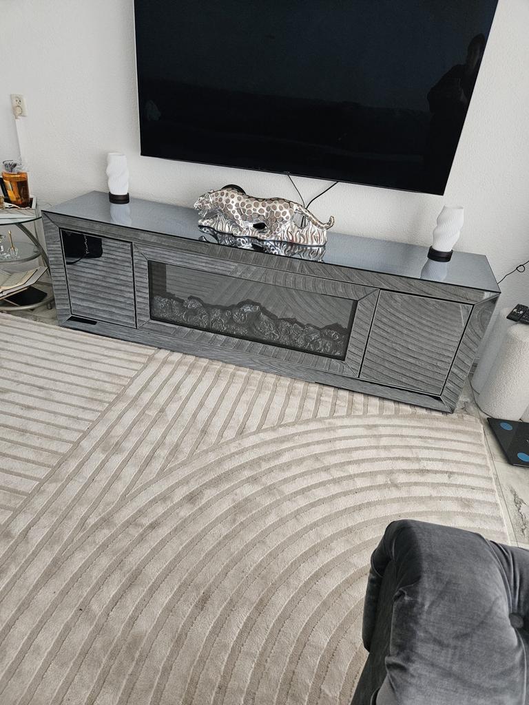 Moderne TV-meubel met elektrische sfeerhaard, Huis en Inrichting, Kasten | Televisiemeubels, Overige materialen, 150 tot 200 cm