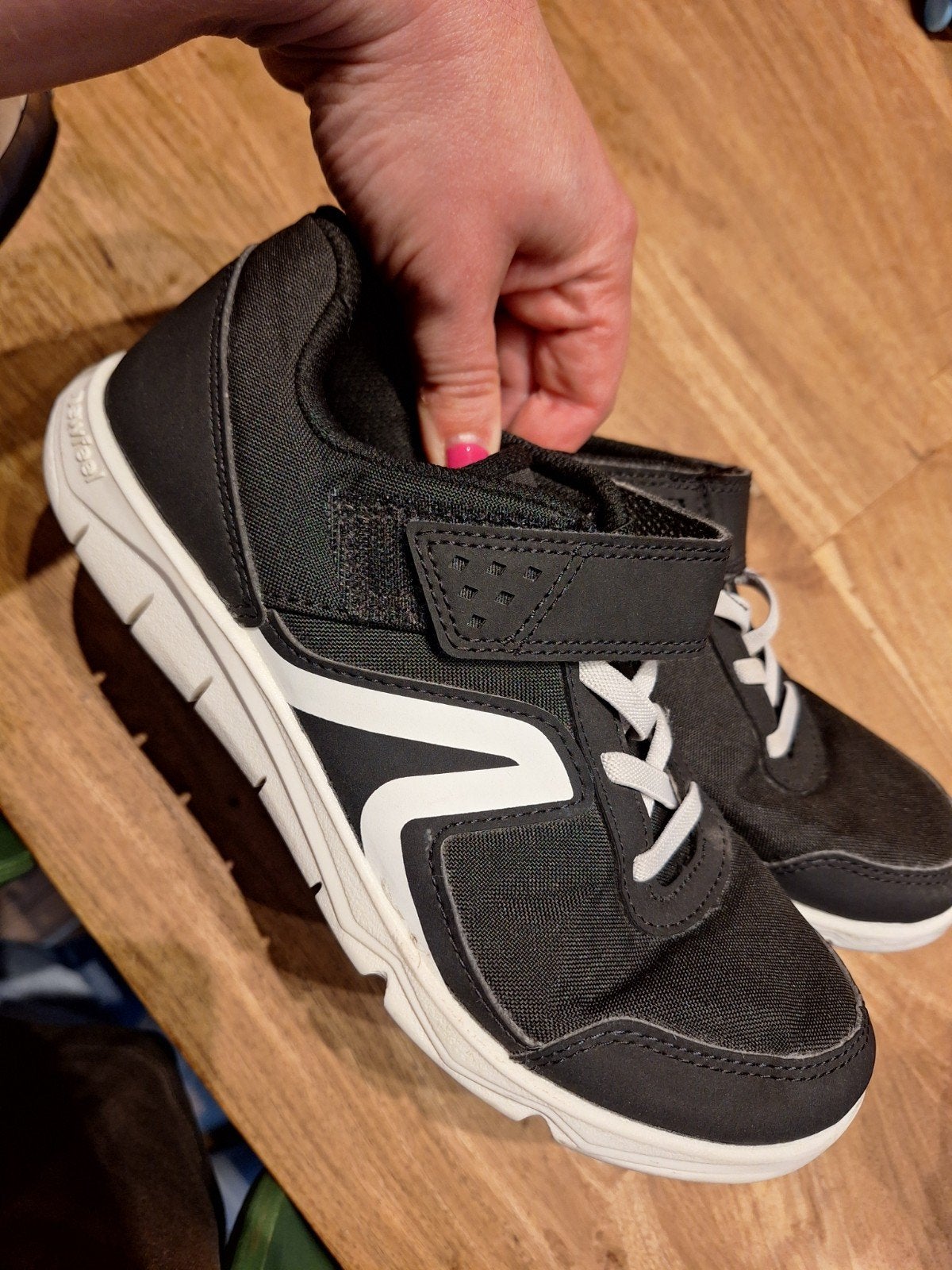 Zwarte sportschoenen voor kinderen - Maat 37, Kinderen en Baby's, Ophalen, Gebruikt, Onbekend, Jongen of Meisje