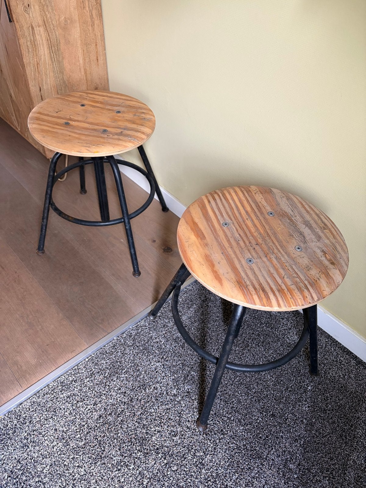 2x IKEA KULLABERG krukken - opknapproject, Huis en Inrichting, Krukjes, Ophalen, Gebruikt, Hout