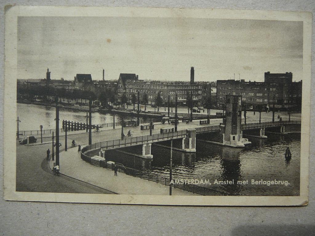 Amsterdam. Amstel met Berlagebrug 1946, Ophalen of Verzenden, 1920 tot 1940, Gelopen, Noord-Holland