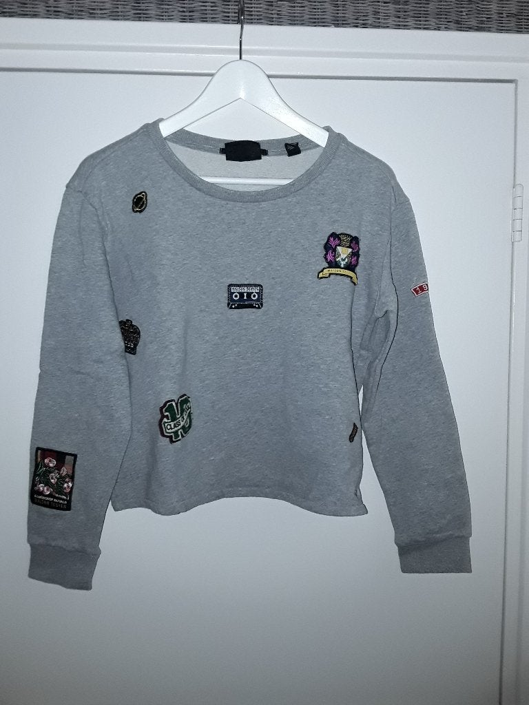 Scotch & Soda Grijze Trui Met Embleem Maat P = Maat XS, Kleding | Dames, Scotch & Soda, Ophalen of Verzenden, Zo goed als nieuw
