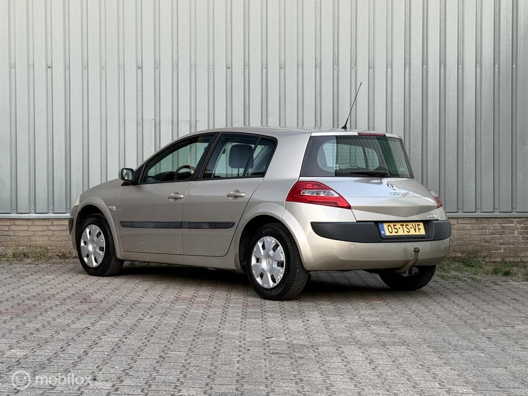 Renault Megane 1.4-16V 5Drs | Airco | Bluetooth | Trekhaak, Auto's, Metallic lak, Stof, 4 cilinders, 620 kg