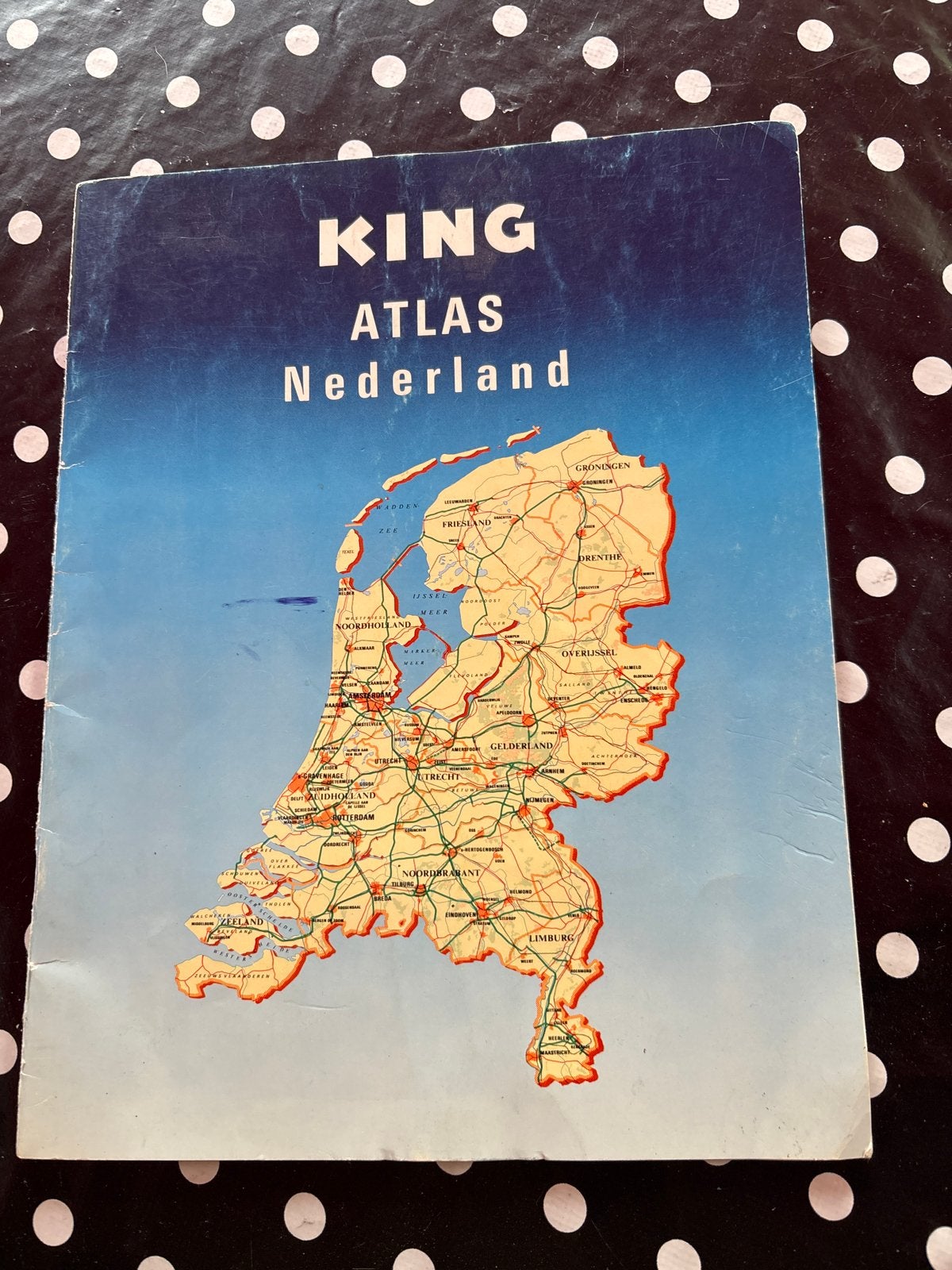 KING Atlas Nederland - Editie 1985, Boeken, Atlassen en Landkaarten, Gelezen, Overige atlassen, Ophalen of Verzenden, 1800 tot 2000